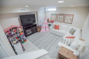 Stunning 5 yrs young townhome!