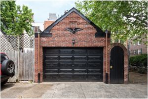 Stunning Townhouse with Elegant Garden & GARAGE