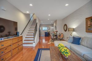 Stunning 5 yrs young townhome!